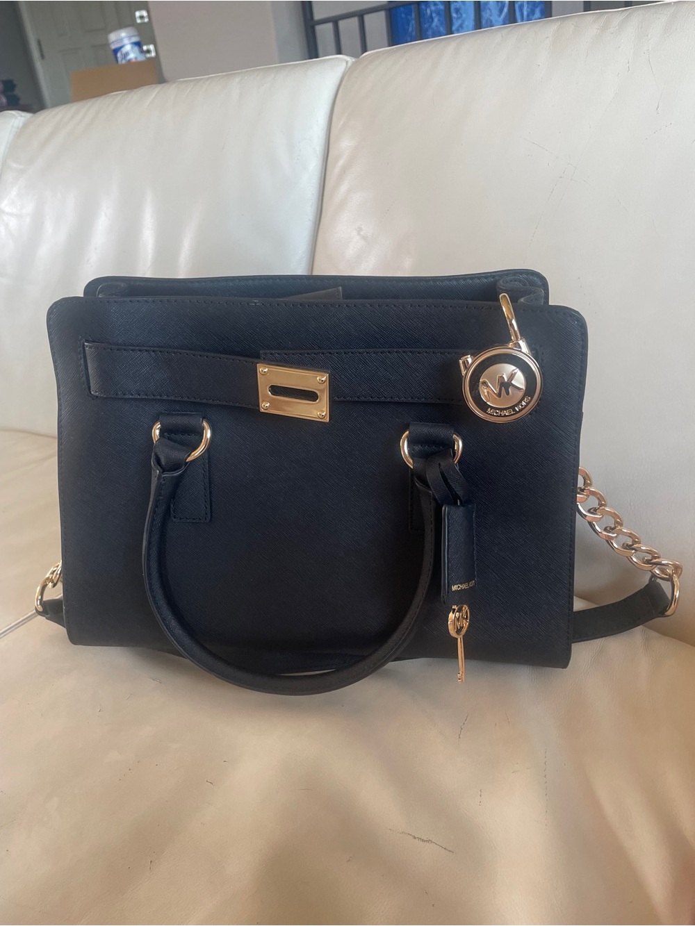 🖤👜🖤 Michael Kors Black Saffiano Satchel with Gold Hardware Working Lock-Stunner